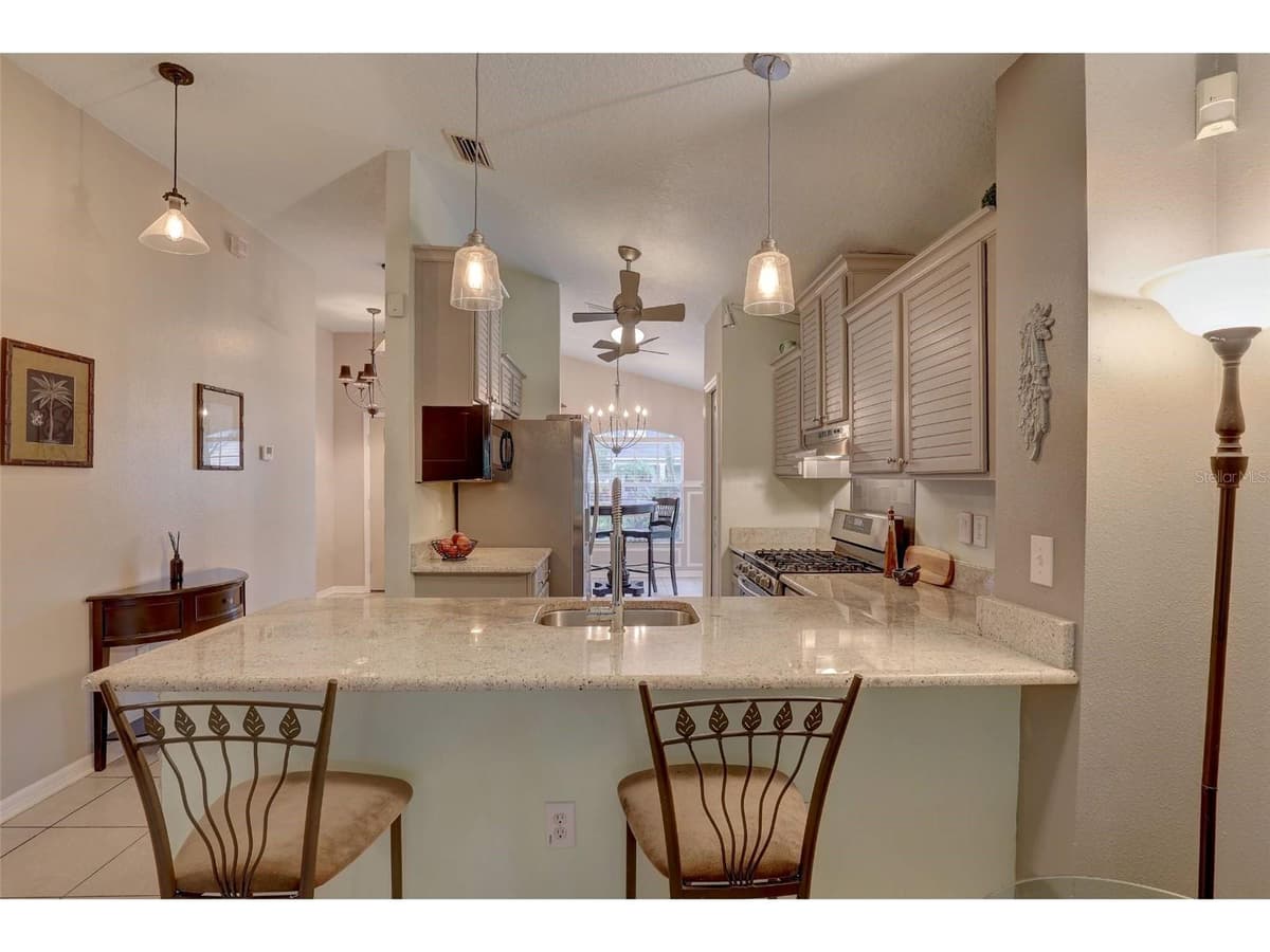 8252 CRESCENT MOON DRIVE — photo 8 of 33