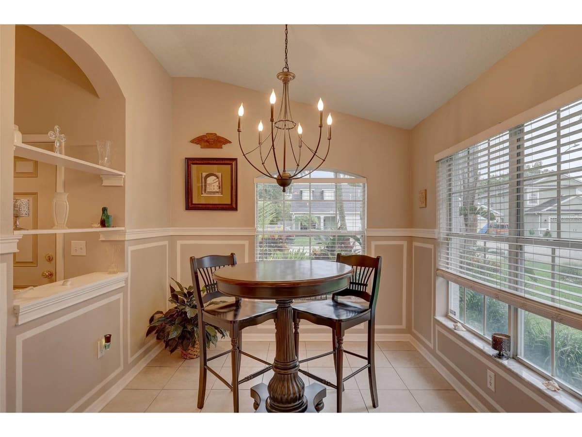 8252 CRESCENT MOON DRIVE — photo 9 of 33