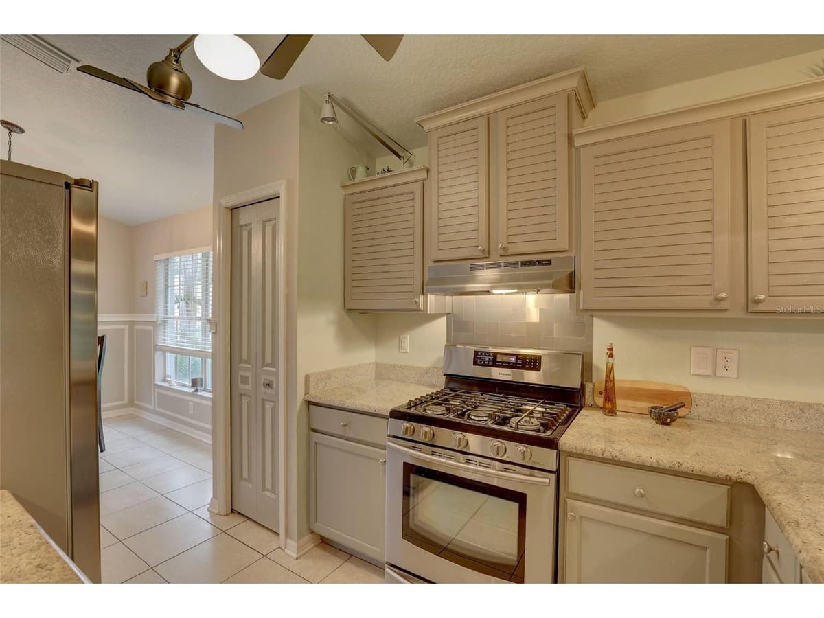 8252 CRESCENT MOON DRIVE — photo 6 of 33