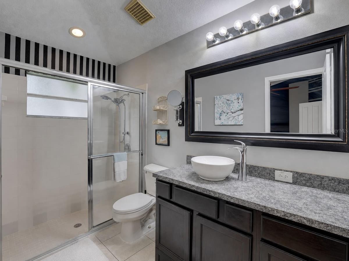 8252 CRESCENT MOON DRIVE — photo 19 of 33