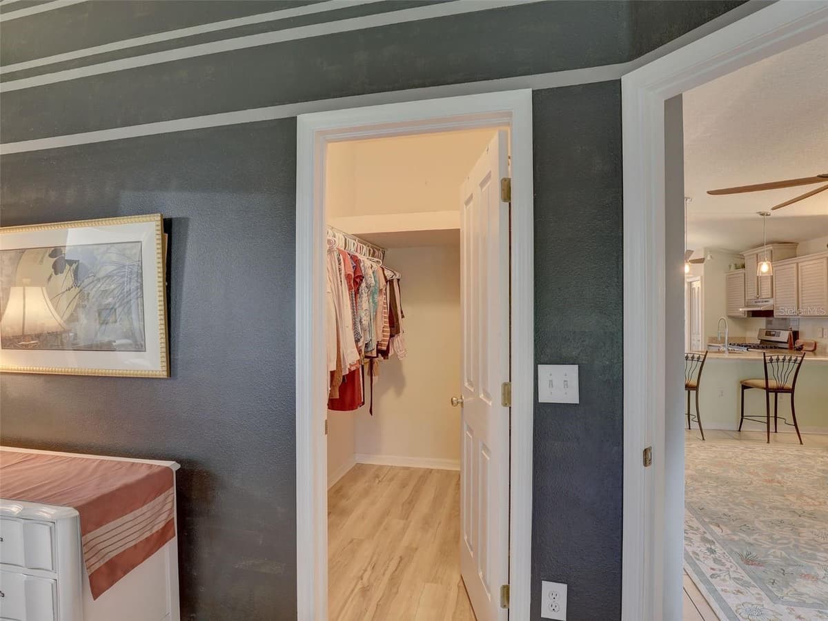 8252 CRESCENT MOON DRIVE — photo 18 of 33
