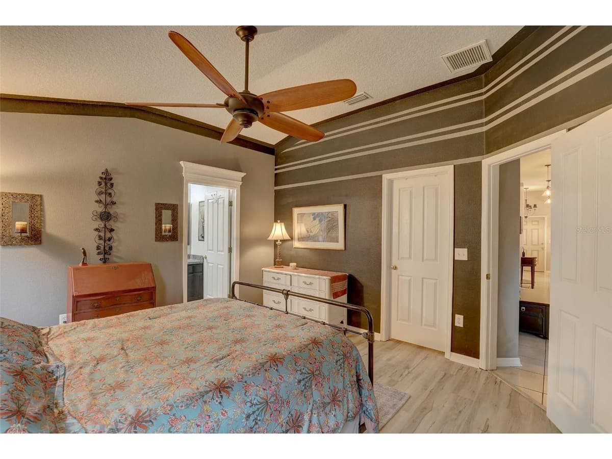 8252 CRESCENT MOON DRIVE — photo 17 of 33