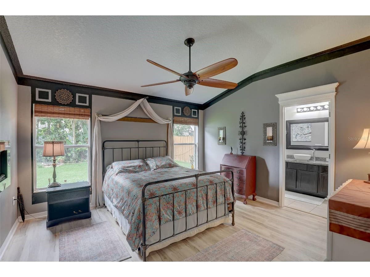 8252 CRESCENT MOON DRIVE — photo 15 of 33
