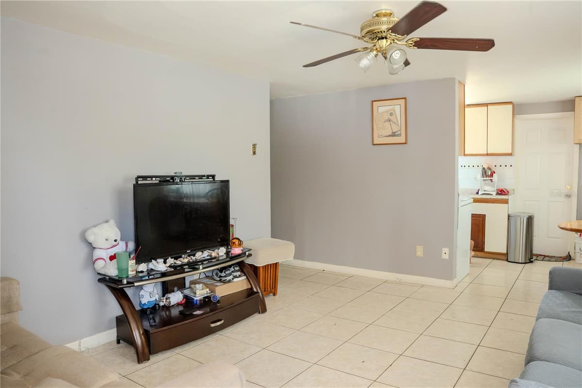 636 DOGWOOD COURT — photo 2 of 14