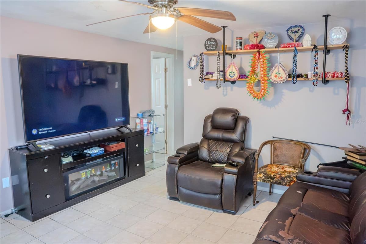 636 DOGWOOD COURT — photo 8 of 14