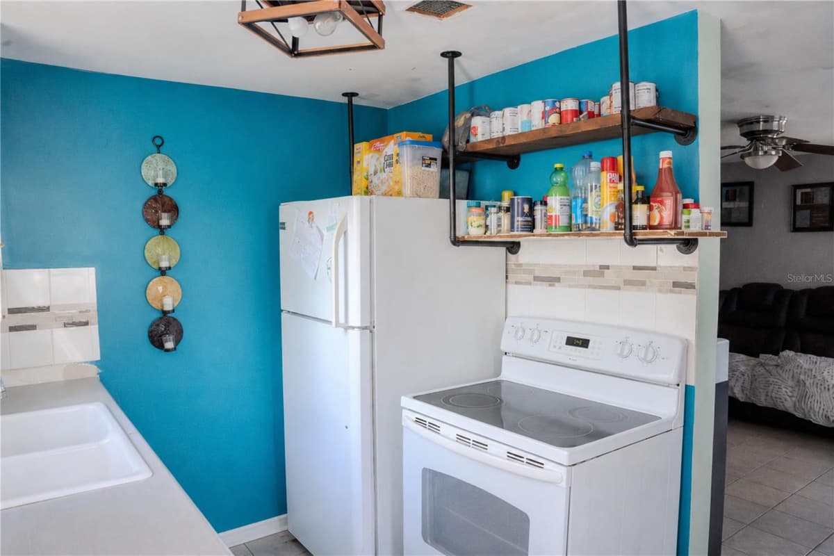 636 DOGWOOD COURT — photo 10 of 14