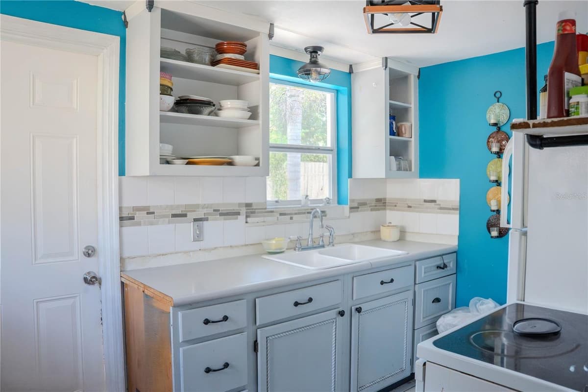636 DOGWOOD COURT — photo 9 of 14