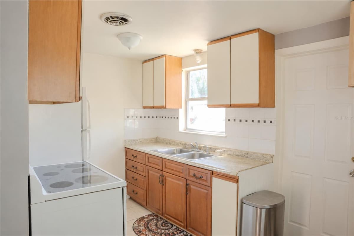 636 DOGWOOD COURT — photo 3 of 14