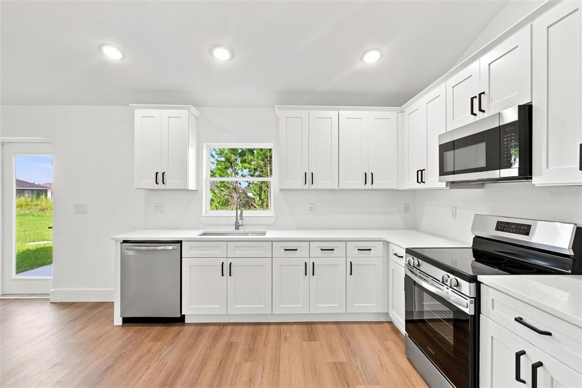 6898 DICKINSON DRIVE — photo 10 of 48