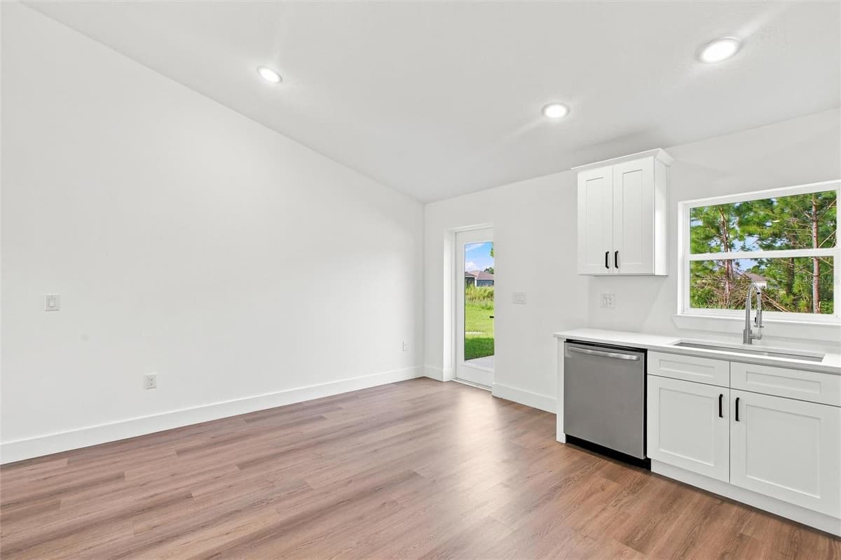 6898 DICKINSON DRIVE — photo 12 of 48