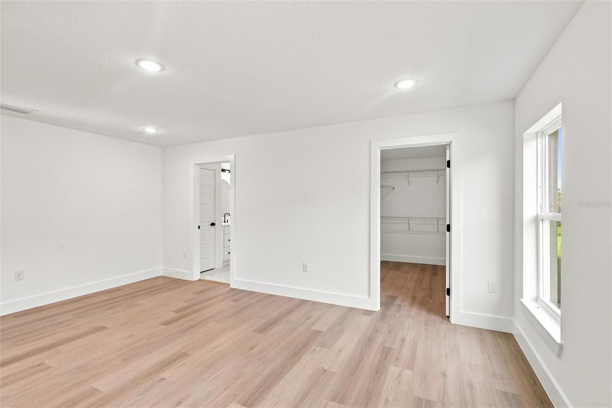 6898 DICKINSON DRIVE — photo 18 of 48