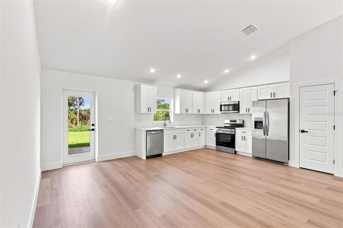 6898 DICKINSON DRIVE — photo 13 of 48