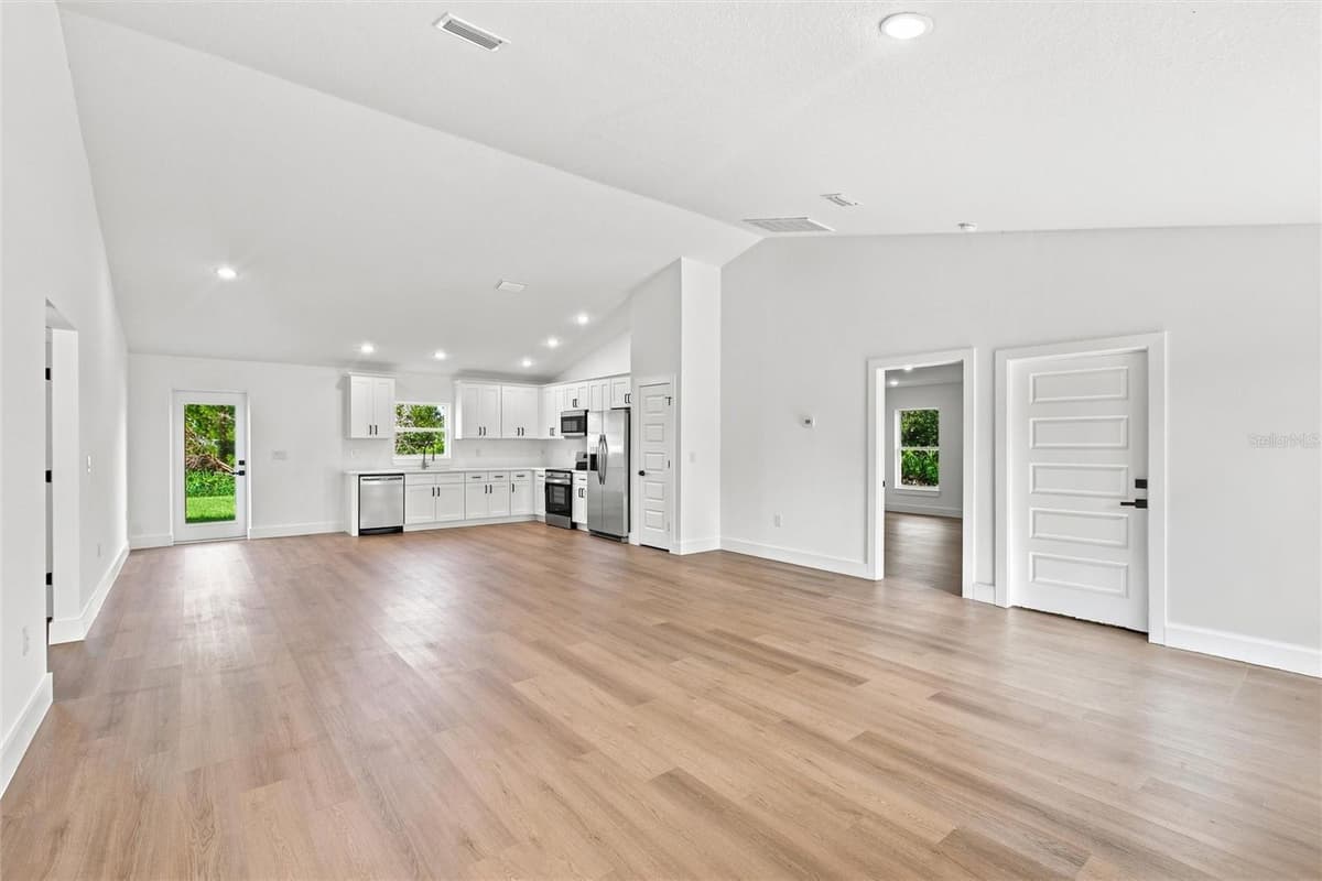 6898 DICKINSON DRIVE — photo 7 of 48