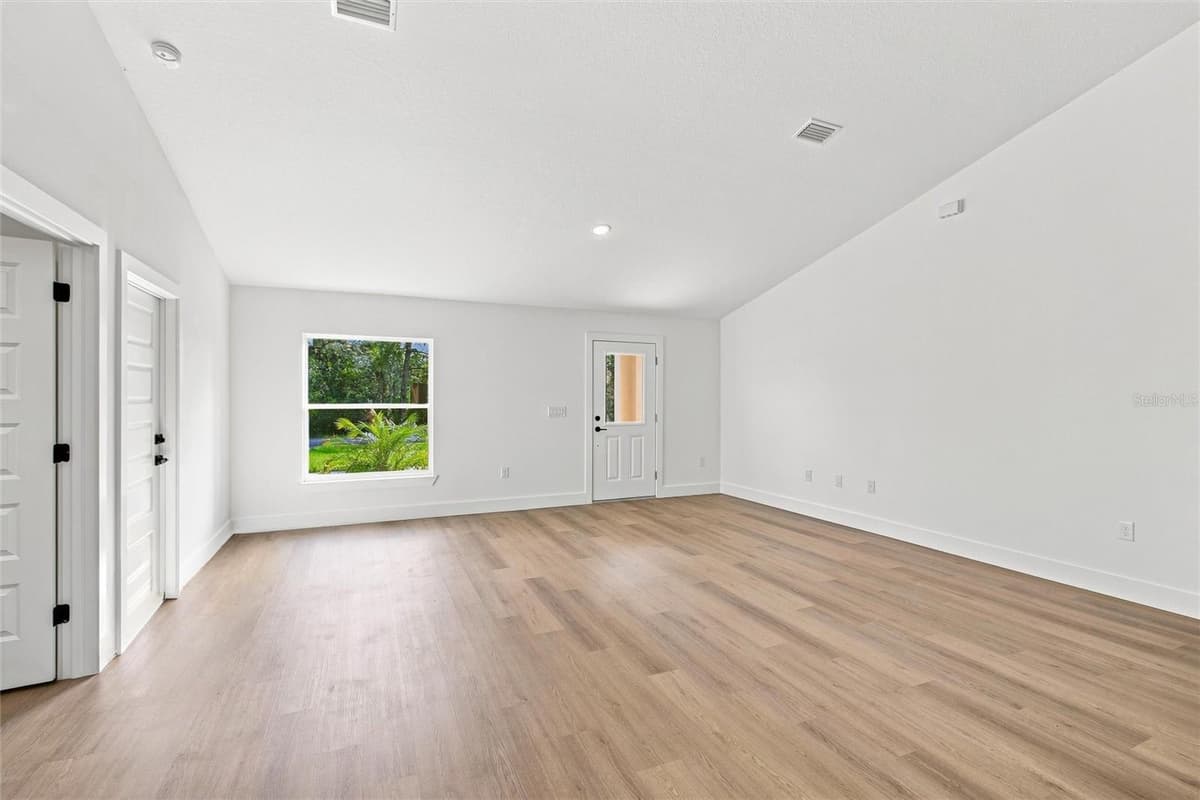 6898 DICKINSON DRIVE — photo 5 of 48