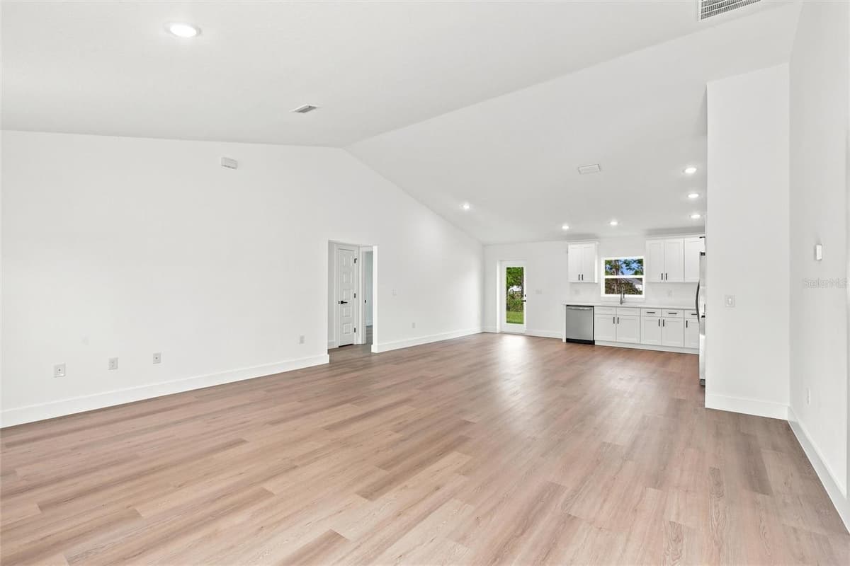 6898 DICKINSON DRIVE — photo 6 of 48
