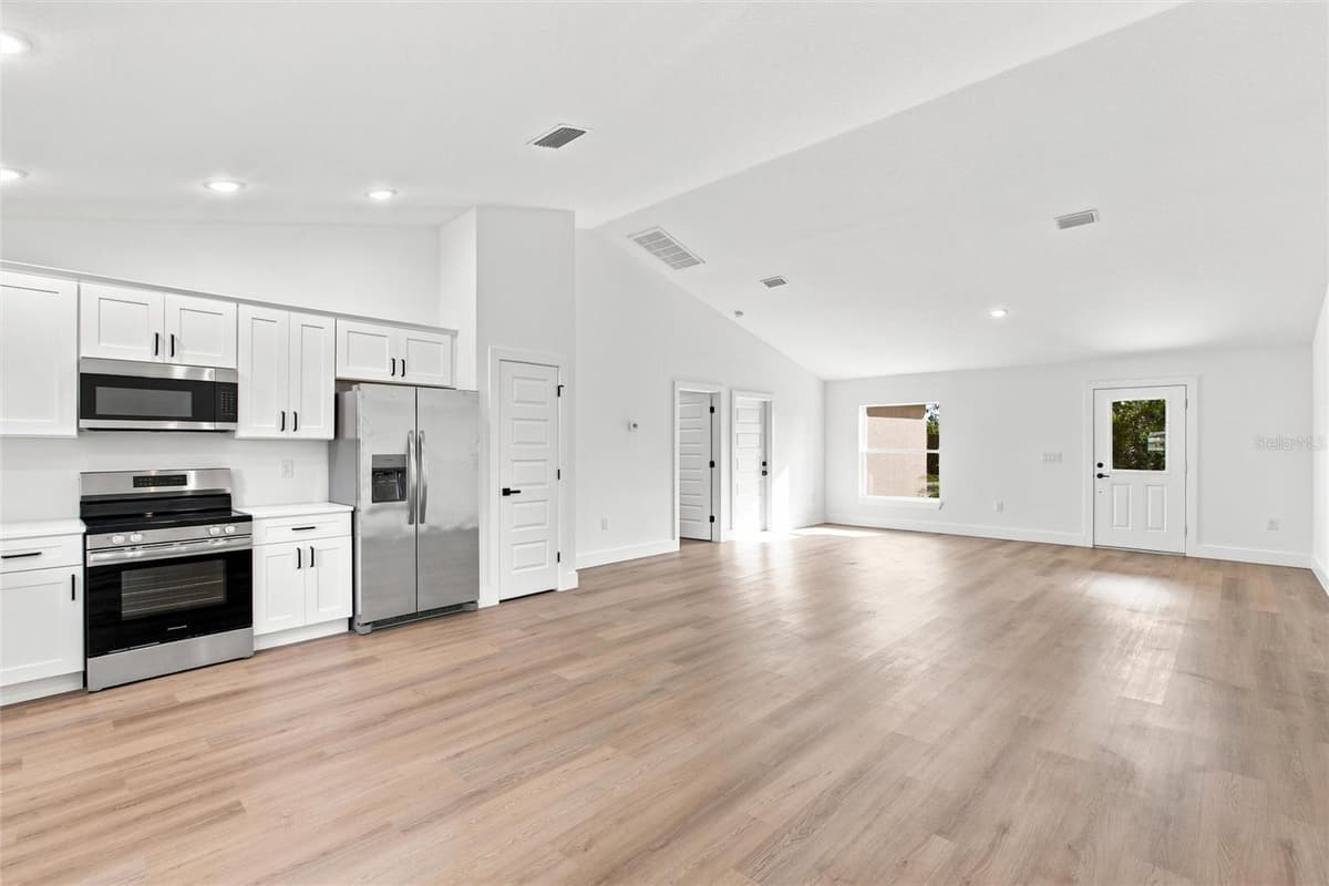 6898 DICKINSON DRIVE — photo 14 of 48