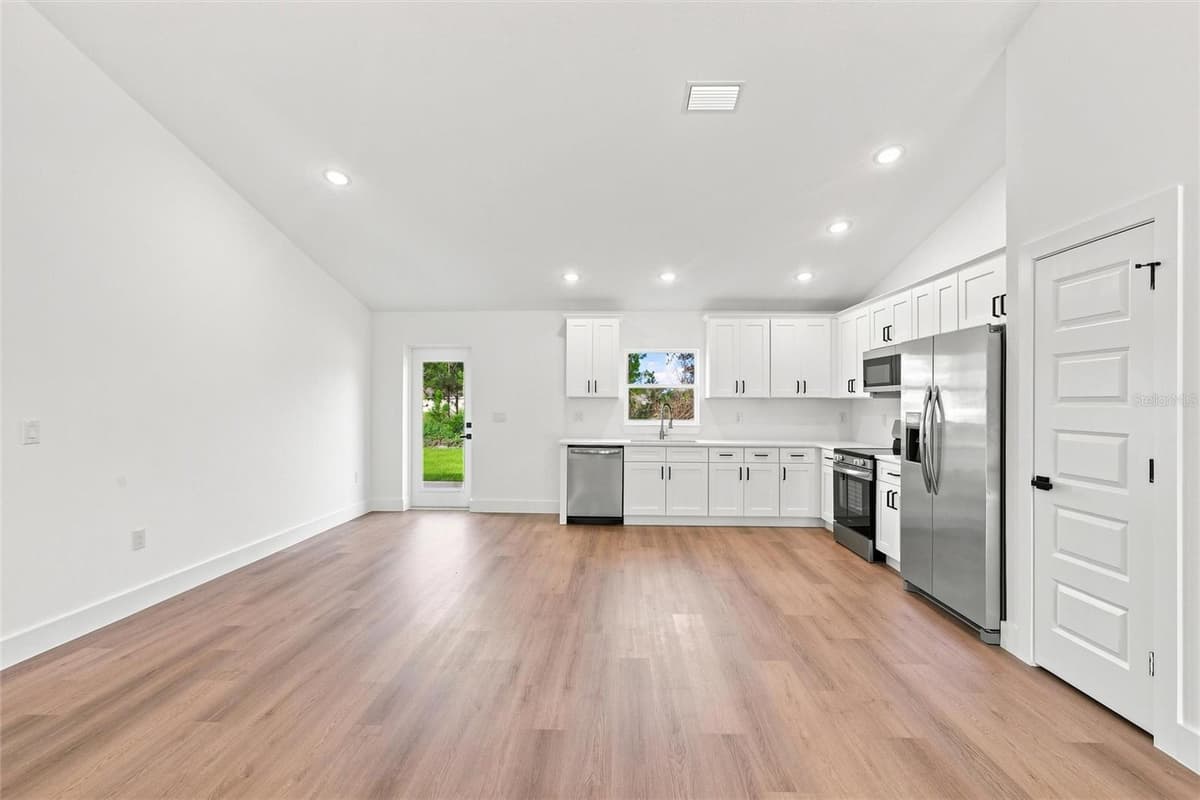 6898 DICKINSON DRIVE — photo 8 of 48