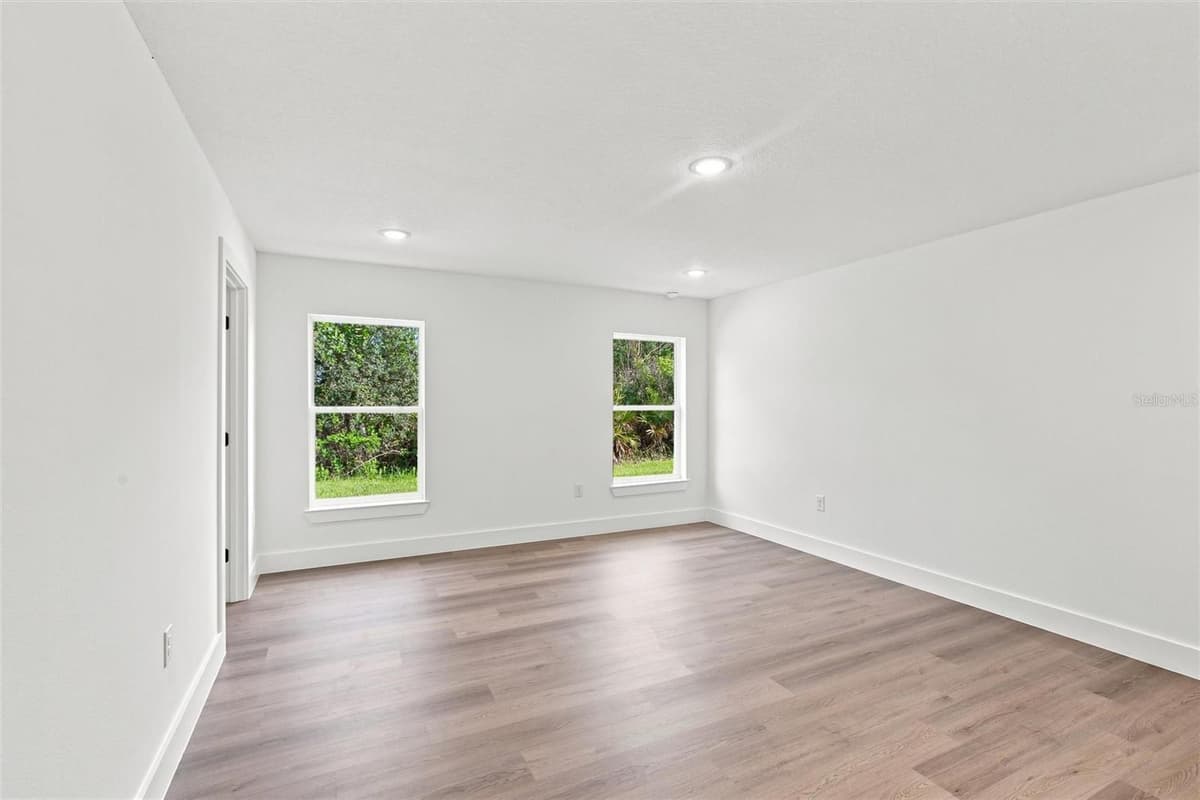 6898 DICKINSON DRIVE — photo 16 of 48
