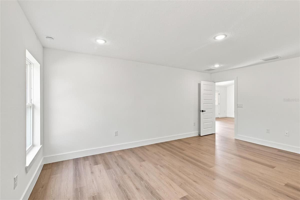6898 DICKINSON DRIVE — photo 17 of 48