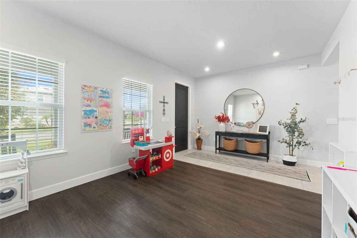 602 ROMINGER LOOP — photo 3 of 38