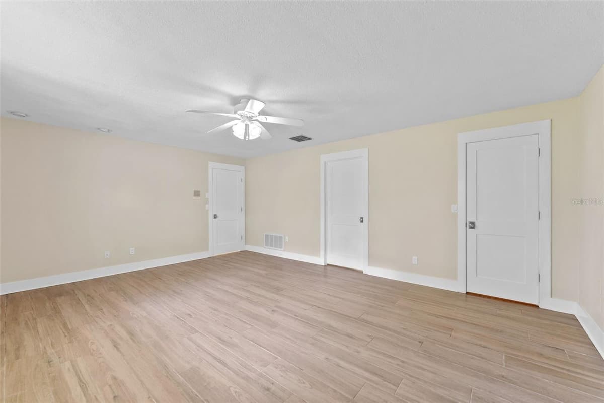 2109 MEADOW BROOK DRIVE — photo 26 of 62