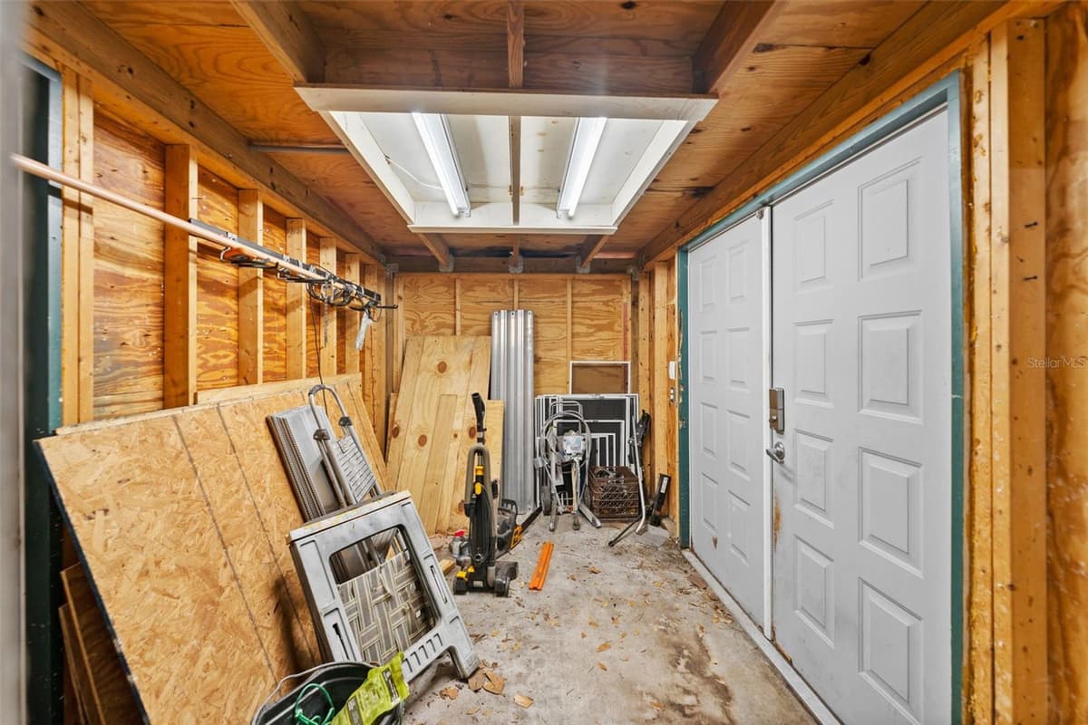 2109 MEADOW BROOK DRIVE — photo 51 of 62