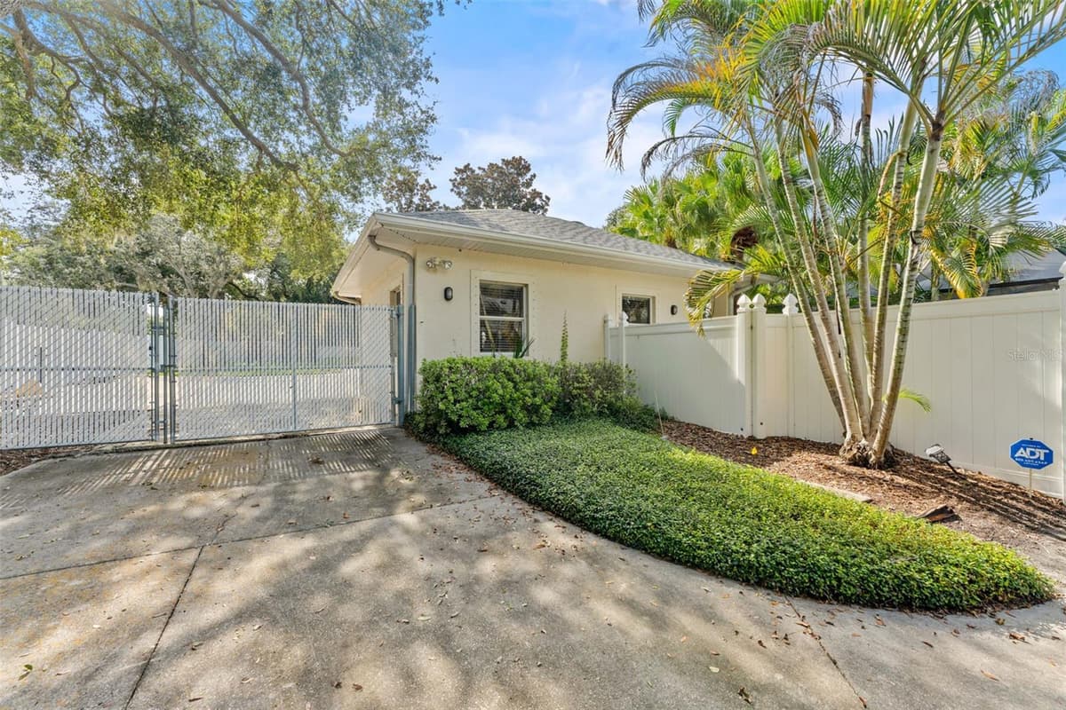 2109 MEADOW BROOK DRIVE — photo 36 of 62