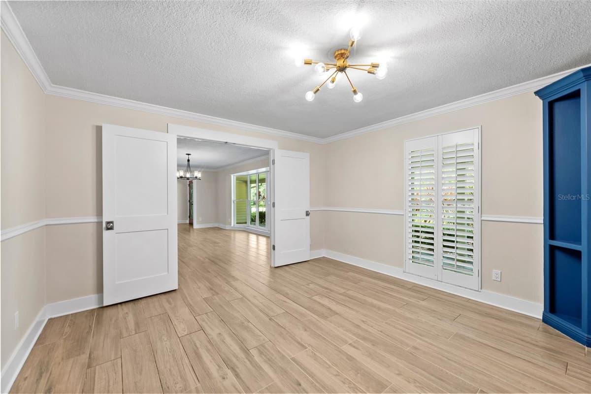 2109 MEADOW BROOK DRIVE — photo 14 of 62
