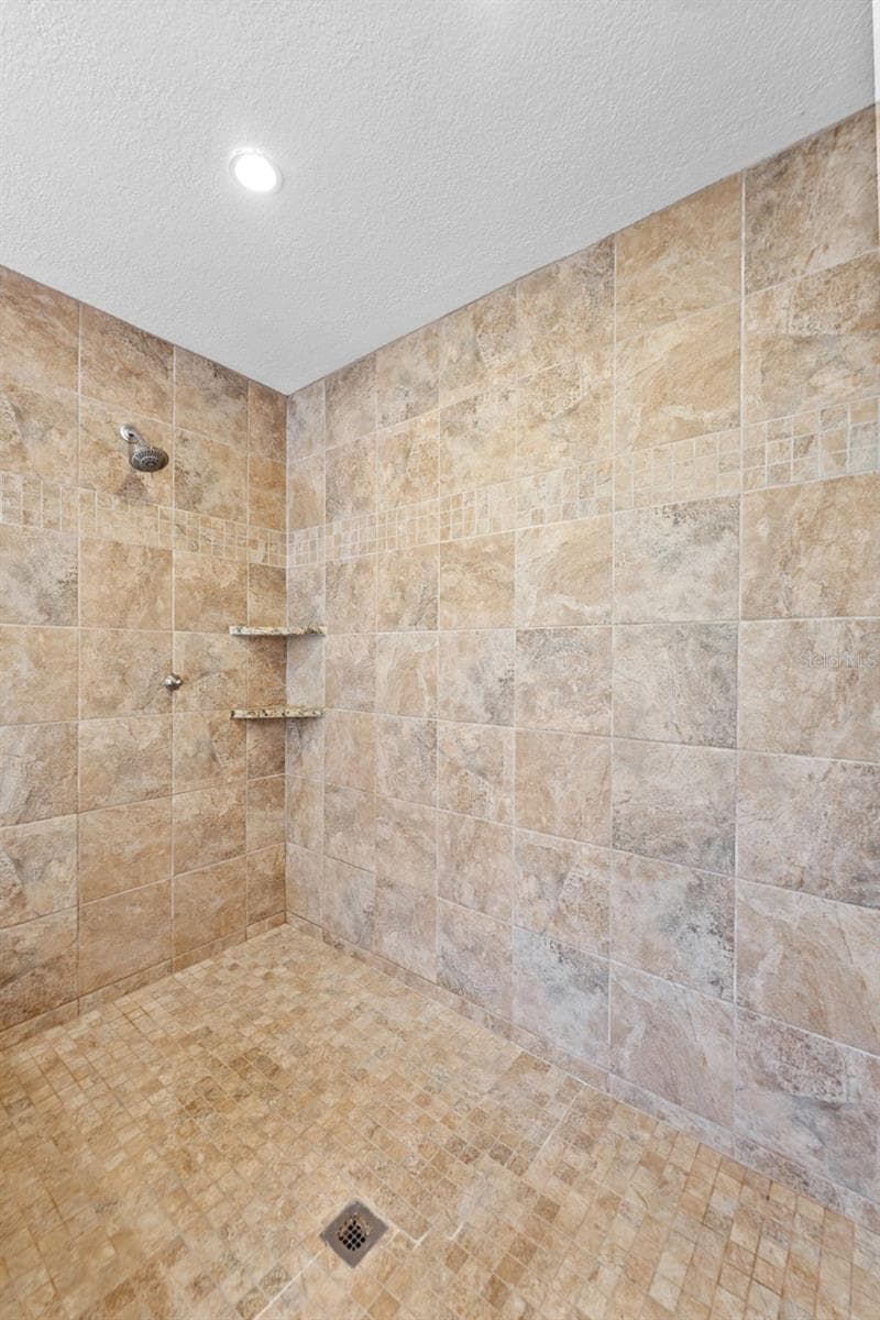 2109 MEADOW BROOK DRIVE — photo 23 of 62