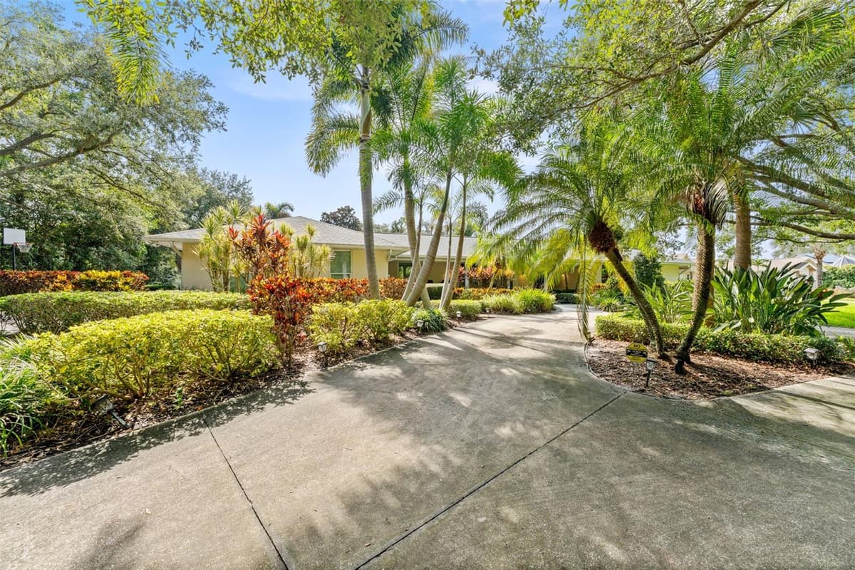 2109 MEADOW BROOK DRIVE — photo 4 of 62