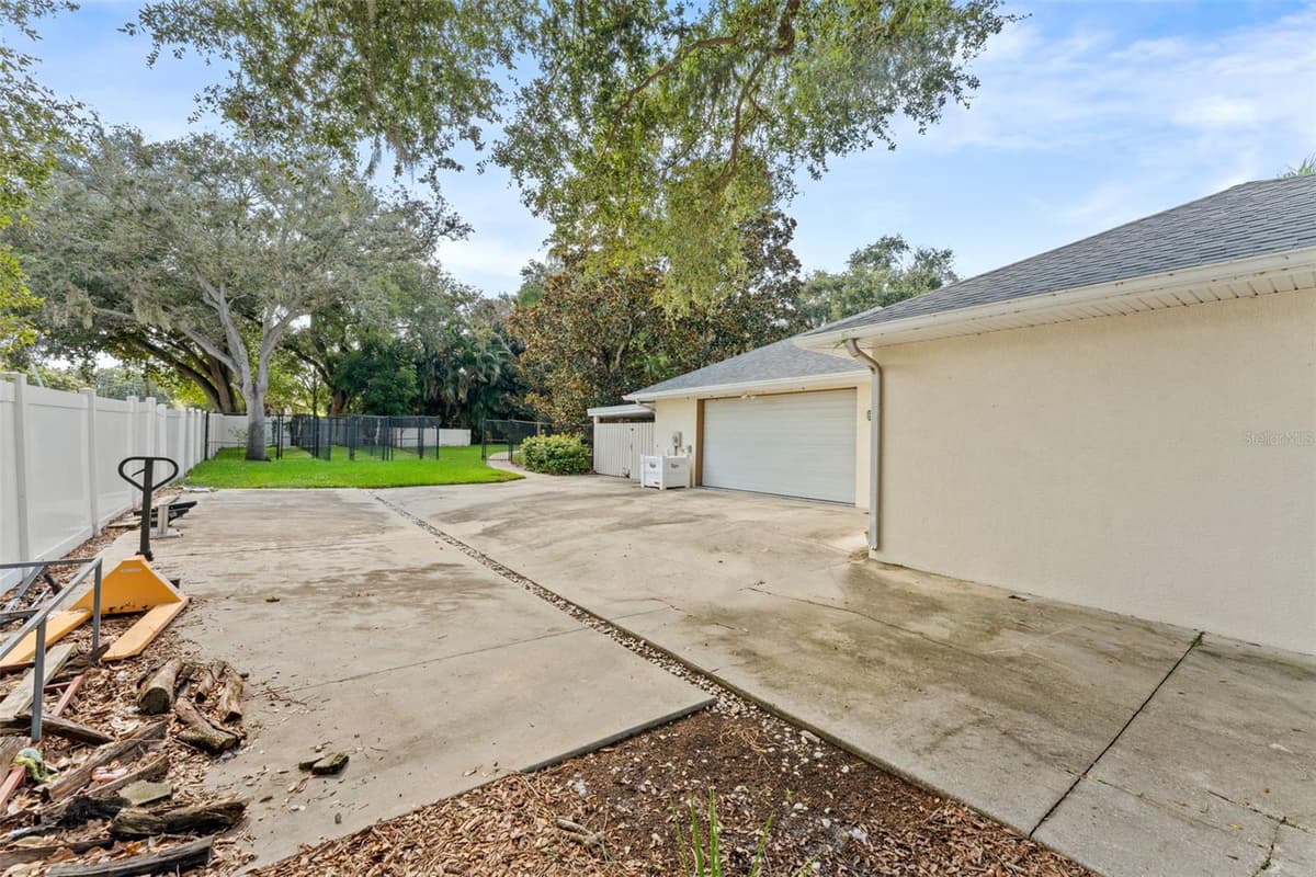 2109 MEADOW BROOK DRIVE — photo 56 of 62