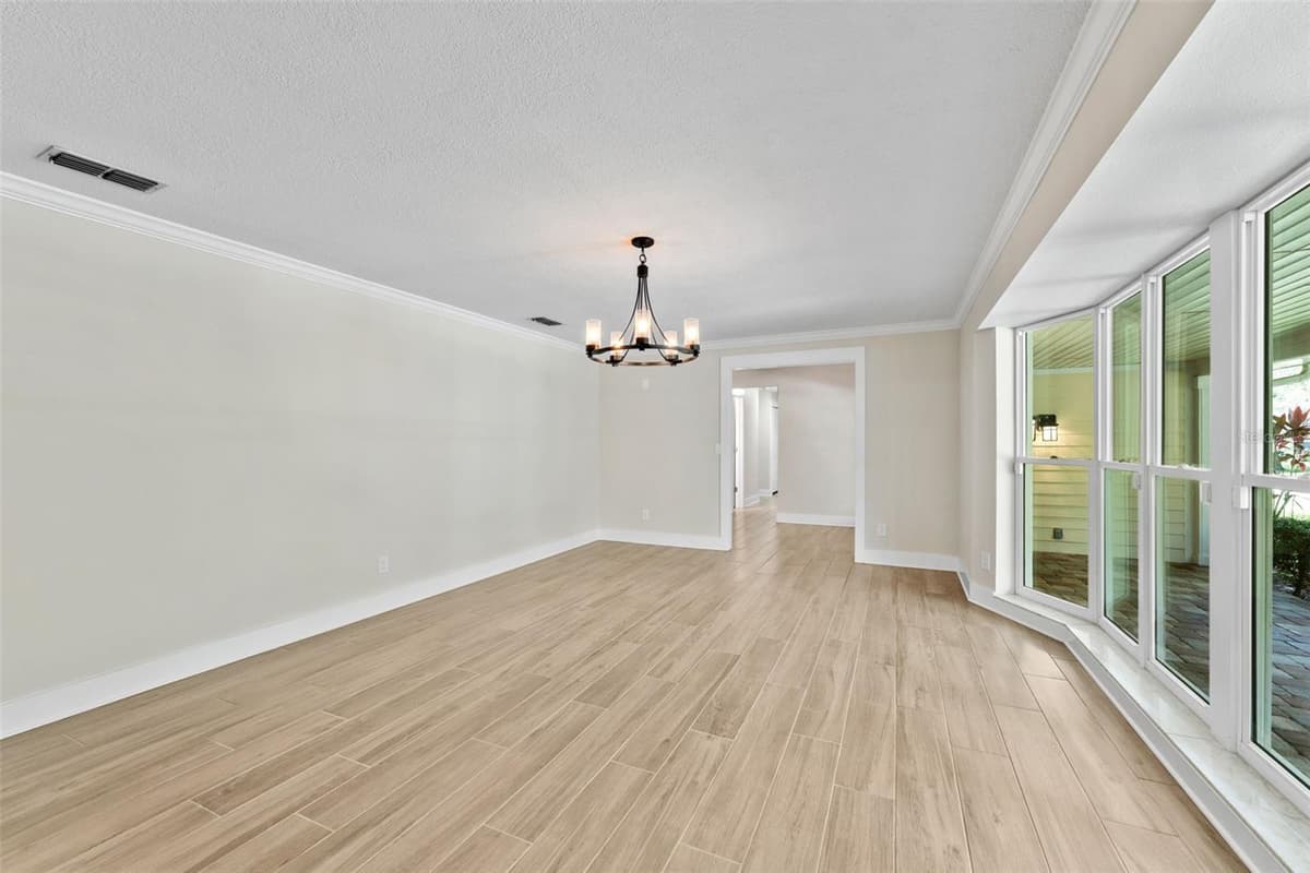 2109 MEADOW BROOK DRIVE — photo 17 of 62