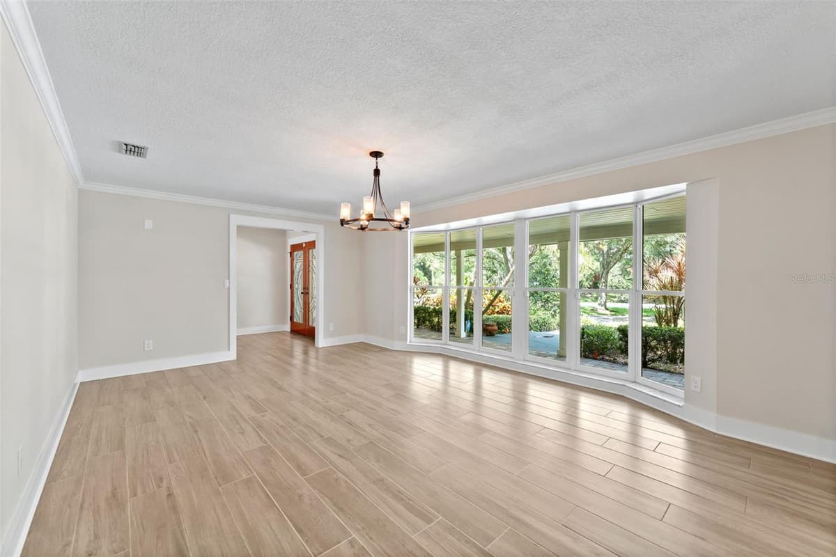 2109 MEADOW BROOK DRIVE — photo 16 of 62