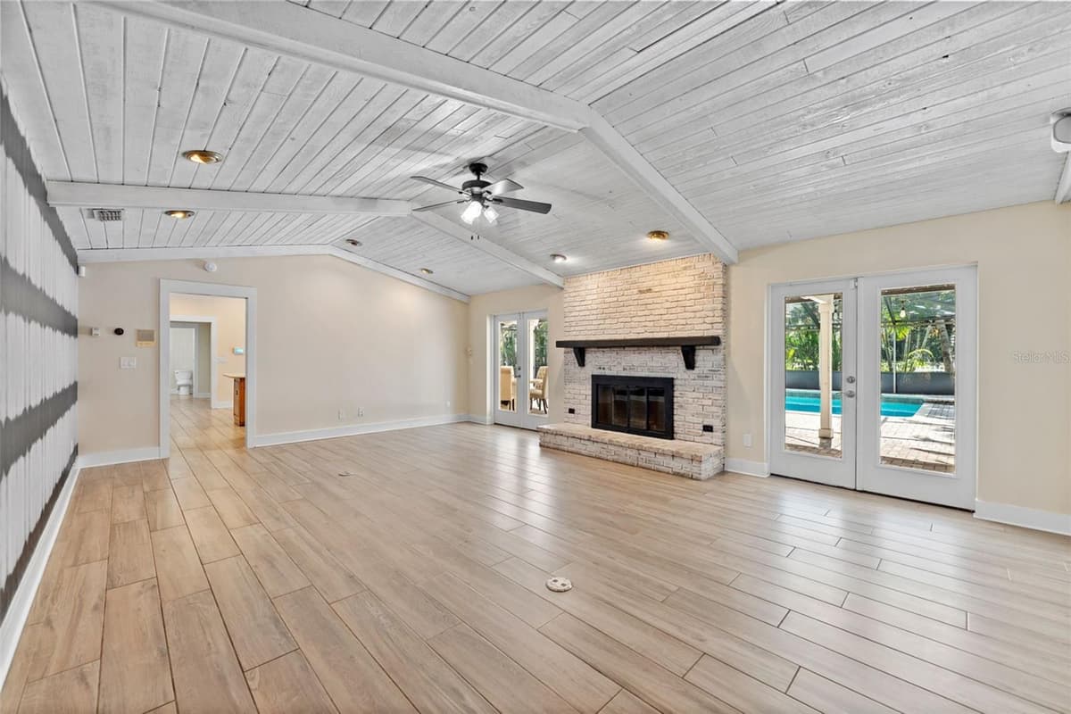 2109 MEADOW BROOK DRIVE — photo 5 of 62