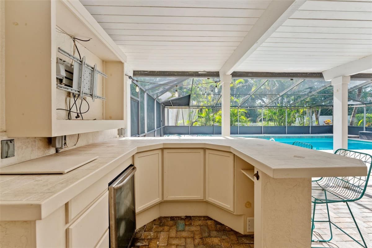 2109 MEADOW BROOK DRIVE — photo 45 of 62