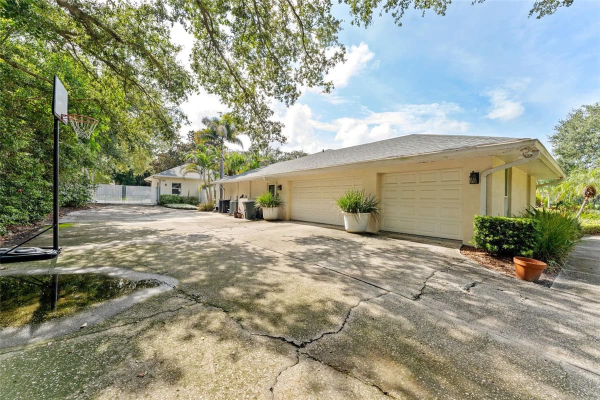 2109 MEADOW BROOK DRIVE — photo 35 of 62