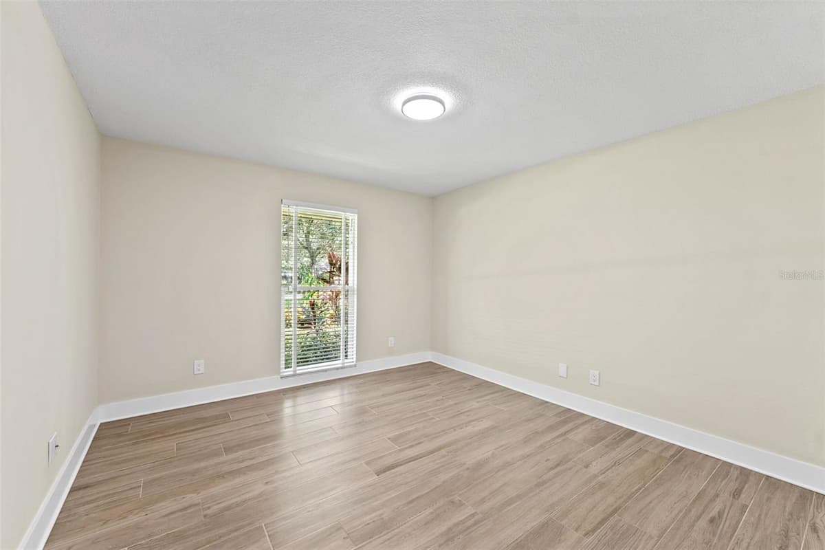 2109 MEADOW BROOK DRIVE — photo 28 of 62