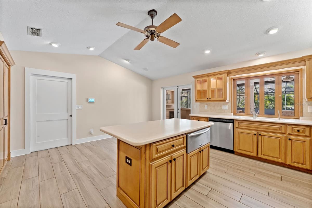 2109 MEADOW BROOK DRIVE — photo 11 of 62