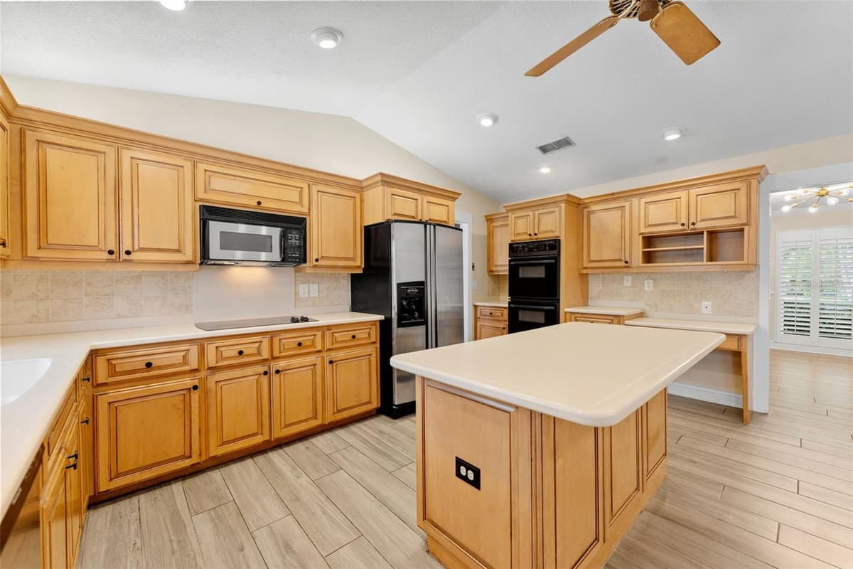 2109 MEADOW BROOK DRIVE — photo 10 of 62