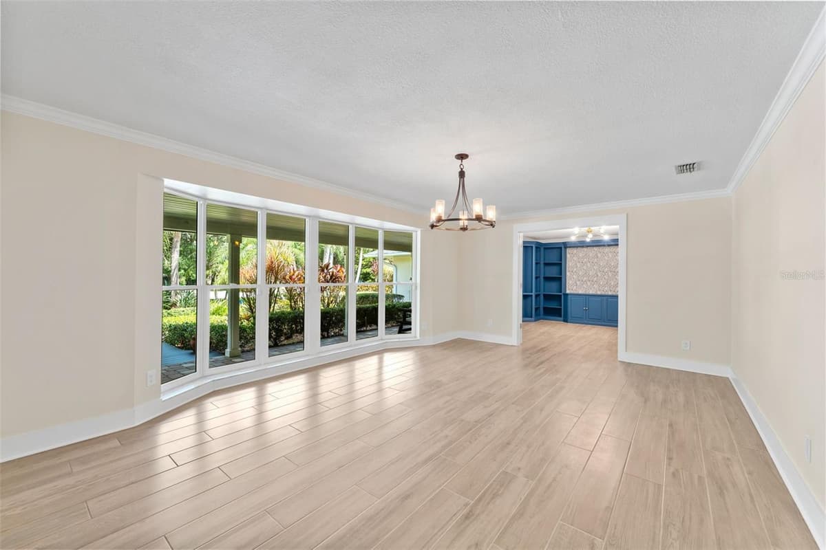 2109 MEADOW BROOK DRIVE — photo 15 of 62