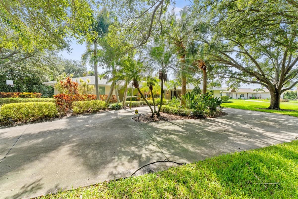 2109 MEADOW BROOK DRIVE — photo 3 of 62