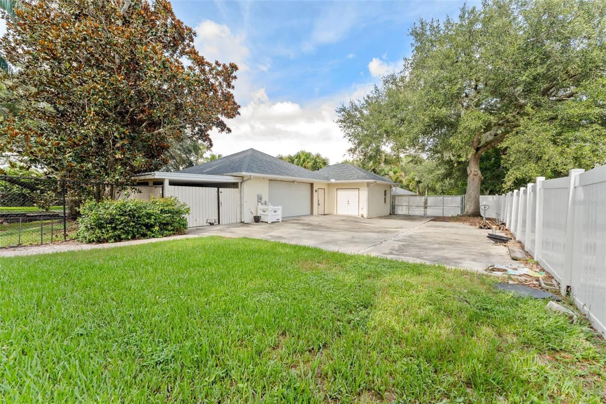 2109 MEADOW BROOK DRIVE — photo 57 of 62
