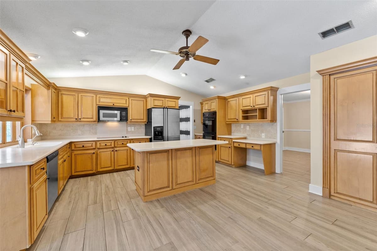 2109 MEADOW BROOK DRIVE — photo 9 of 62