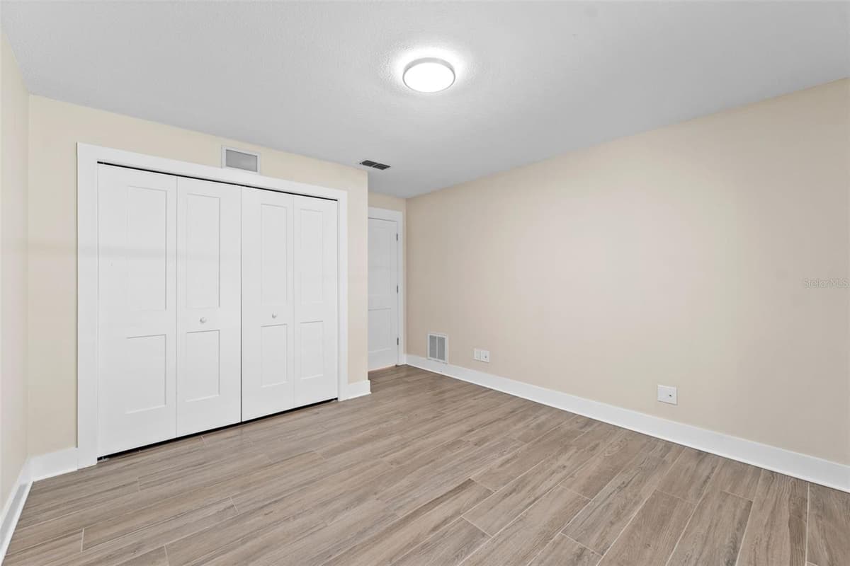 2109 MEADOW BROOK DRIVE — photo 29 of 62