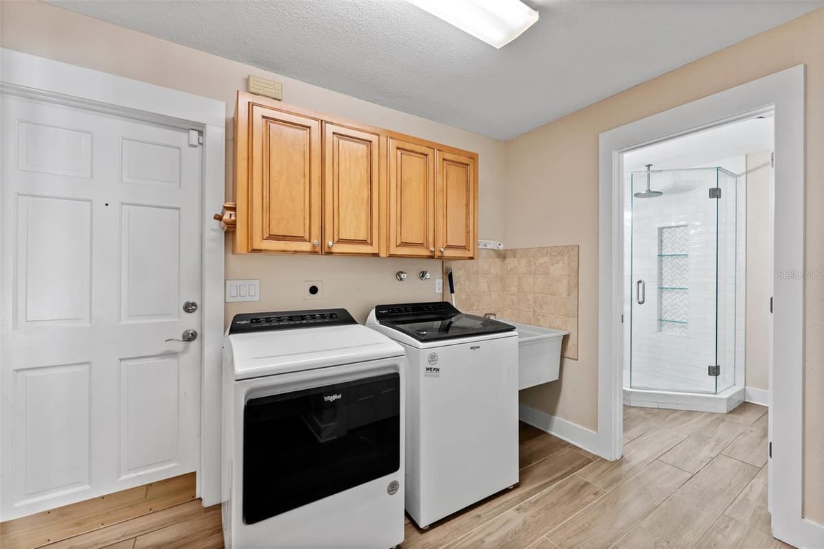 2109 MEADOW BROOK DRIVE — photo 34 of 62