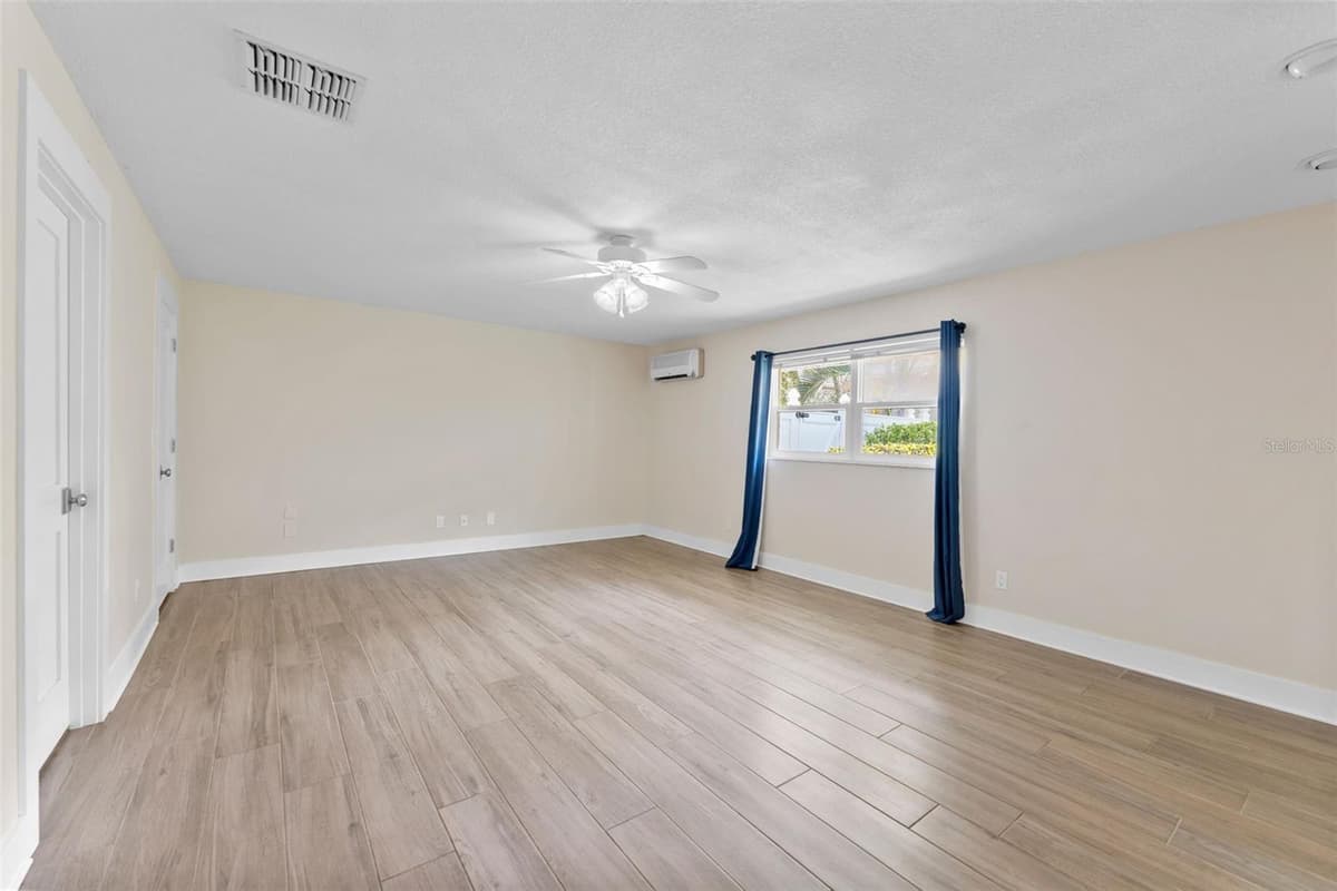2109 MEADOW BROOK DRIVE — photo 24 of 62