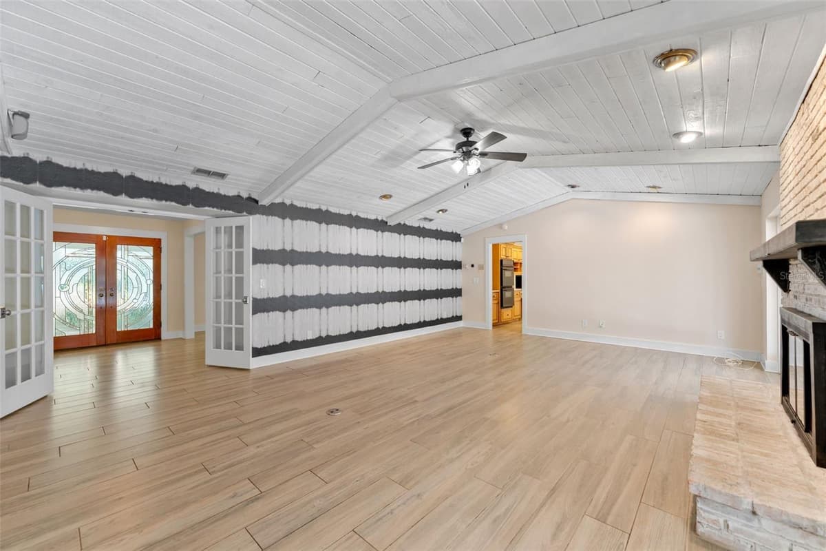 2109 MEADOW BROOK DRIVE — photo 7 of 62