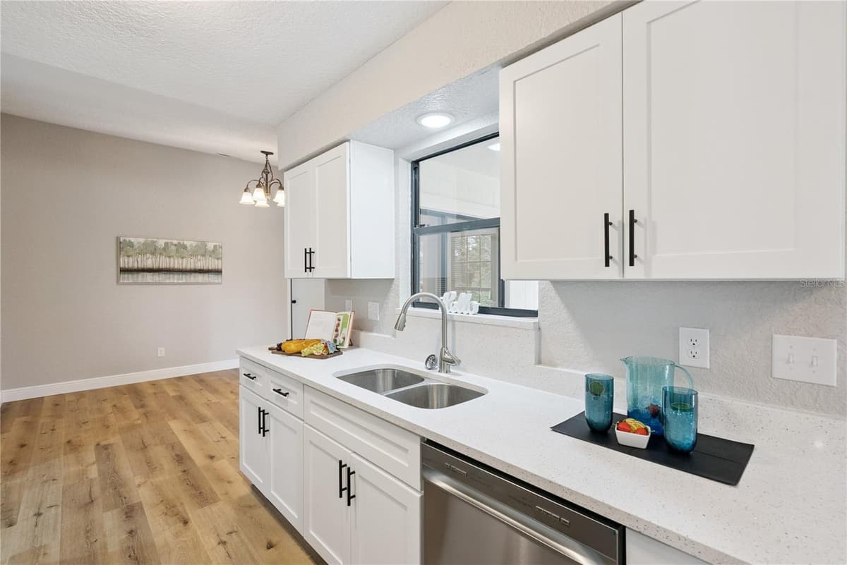 1110 CATHERINE STREET — photo 15 of 51