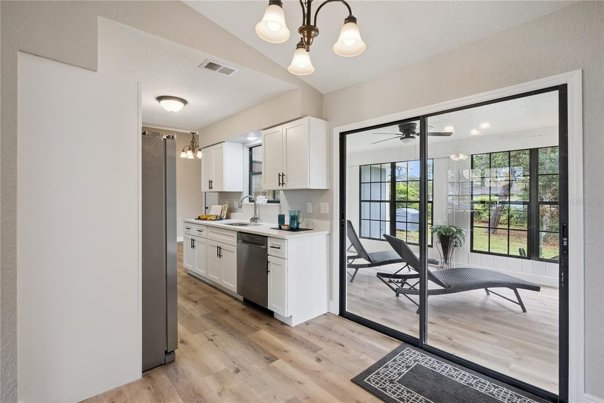 1110 CATHERINE STREET — photo 14 of 51