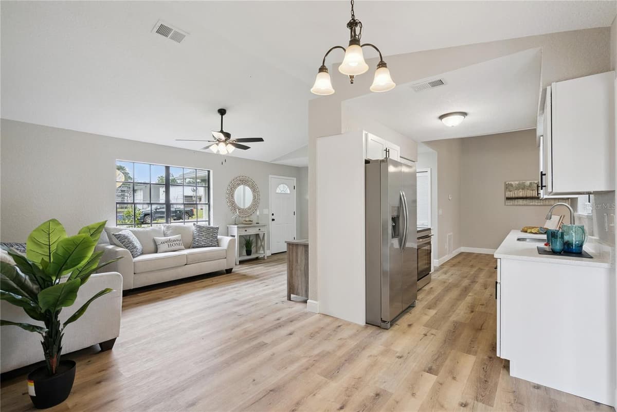 1110 CATHERINE STREET — photo 13 of 51